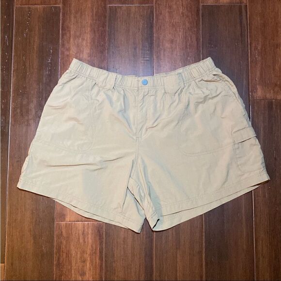 Columbia Ladies Shorts  - Picture 1 of 3
